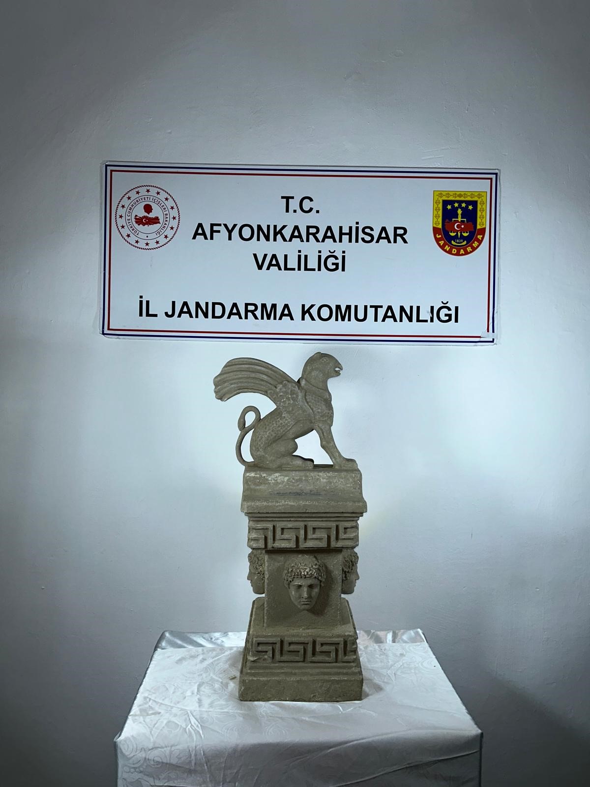 AFYON'DA PARS BAŞLI KANATLI HEYKEL ELE GEÇİRİLDİ