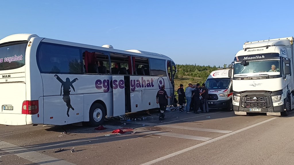 AFYON'DAKİ OTOBÜS KAZASINDA ACI HABER GELDİ: