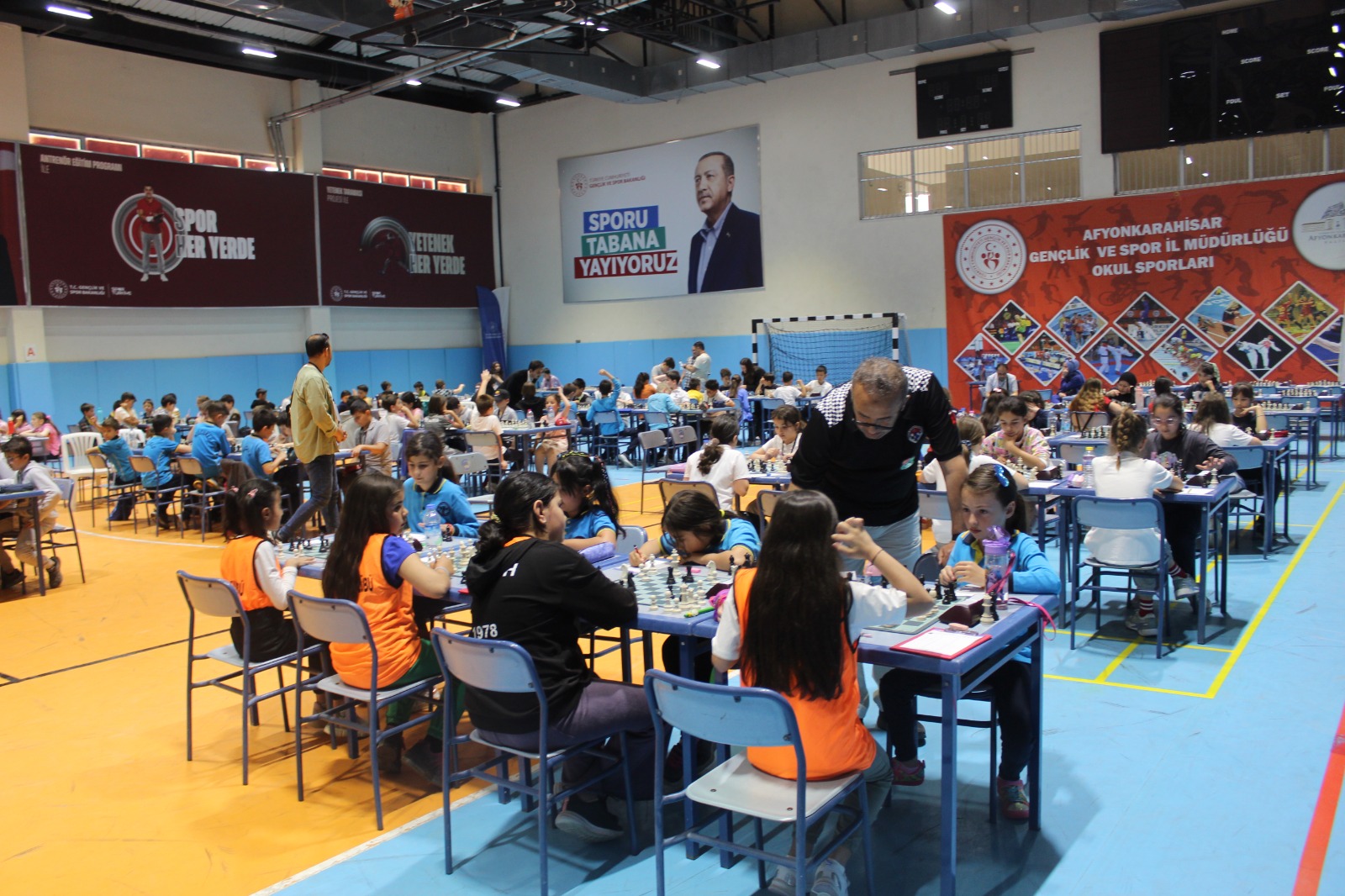 Afyon’da Okul Sporları Satranç Minikler Müsabakaları Başladı