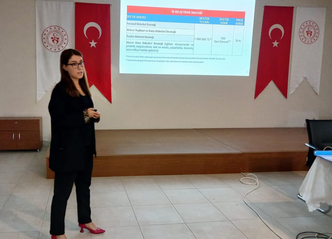 Afyon'da KYK Yurtlarında Seminer ve Konferanslar Devam Ediyor