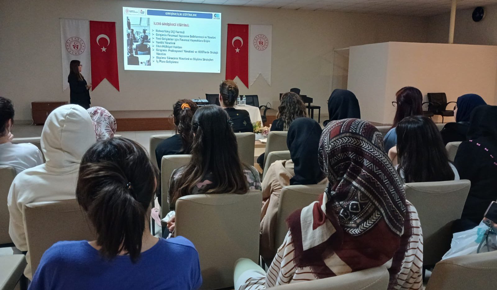 Afyon'da KYK Yurtlarında Seminer ve Konferanslar Devam Ediyor