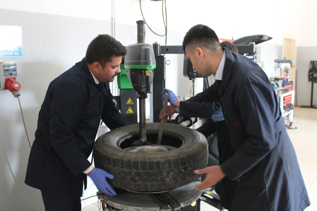 RSP TEKNİK KOLEJİ ÖĞRENCİLERİNE BİRÇOK İMKÂN SUNUYOR