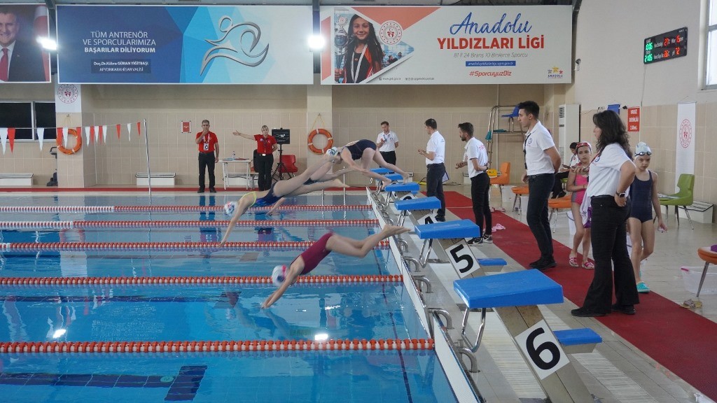5 ŞEHİRDEN 8 KULÜP AFYONKARAHİSAR'DA YARIŞIYOR