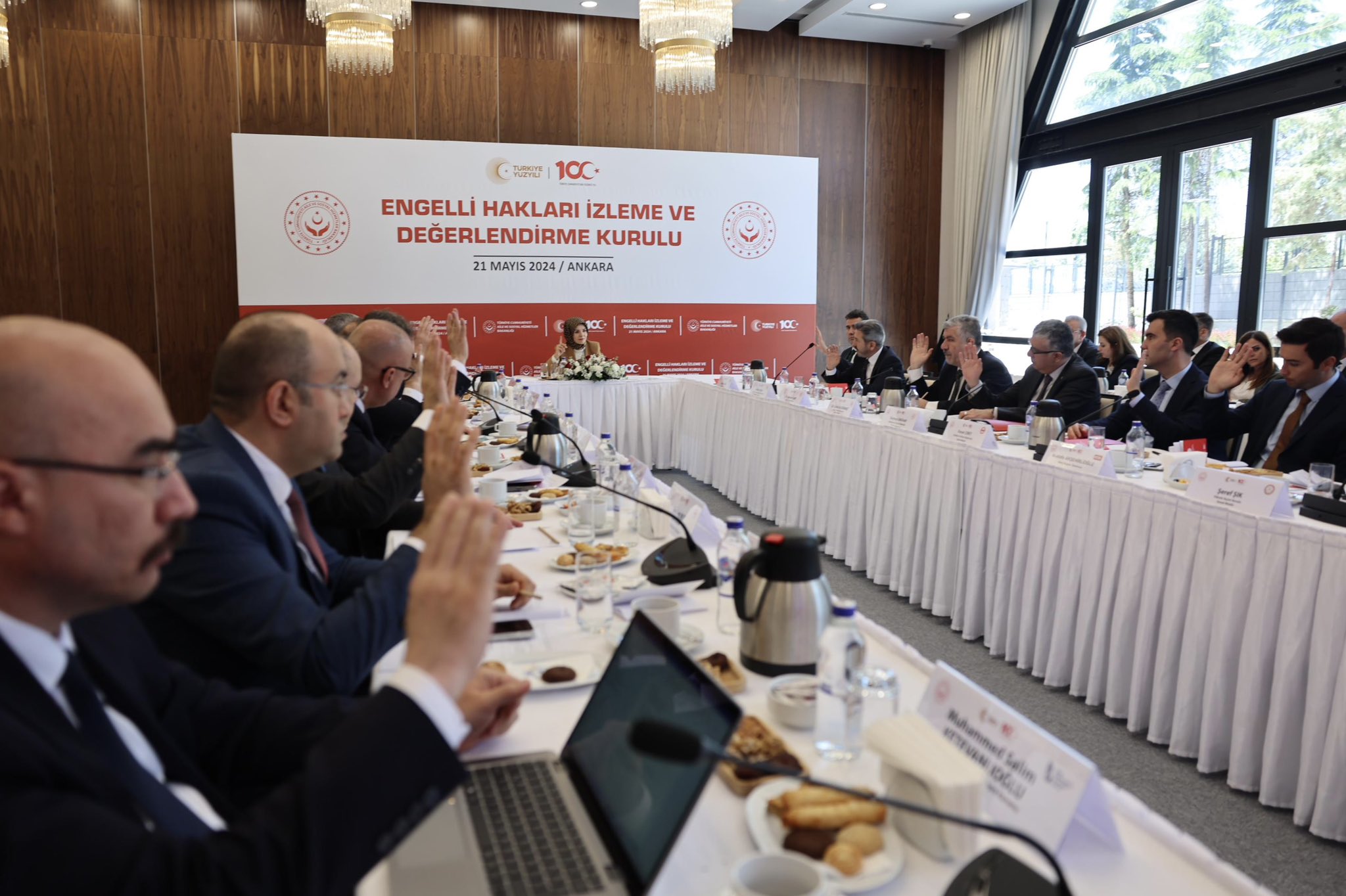 BAKAN GÖKTAŞ ENGELLİ HAKLARI İZLEME VE DEĞERLENDİRME TOPLANTISINA KATILDI