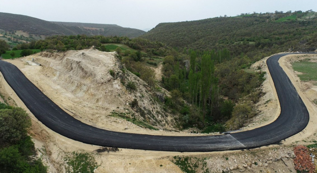 HOCALAR – ÇALCA GRUP YOLU SICAK ASFALT ÇALIŞMALARINDA SONA GELİNDİ