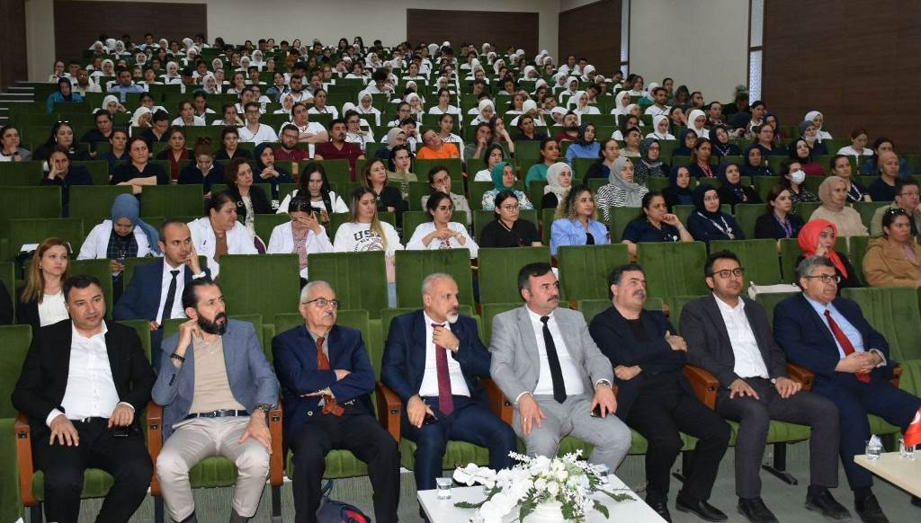 SAĞLIK SİSTEMİNDE HEMŞİRELERİN ASLİ ROLÜ VURGULANDI