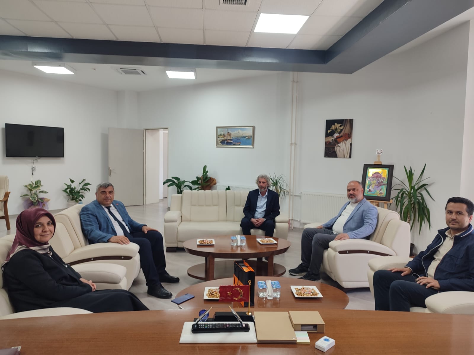Belediye Başkanı Emine Gökçe’den Müdür Sünnetci’ye Ziyaret