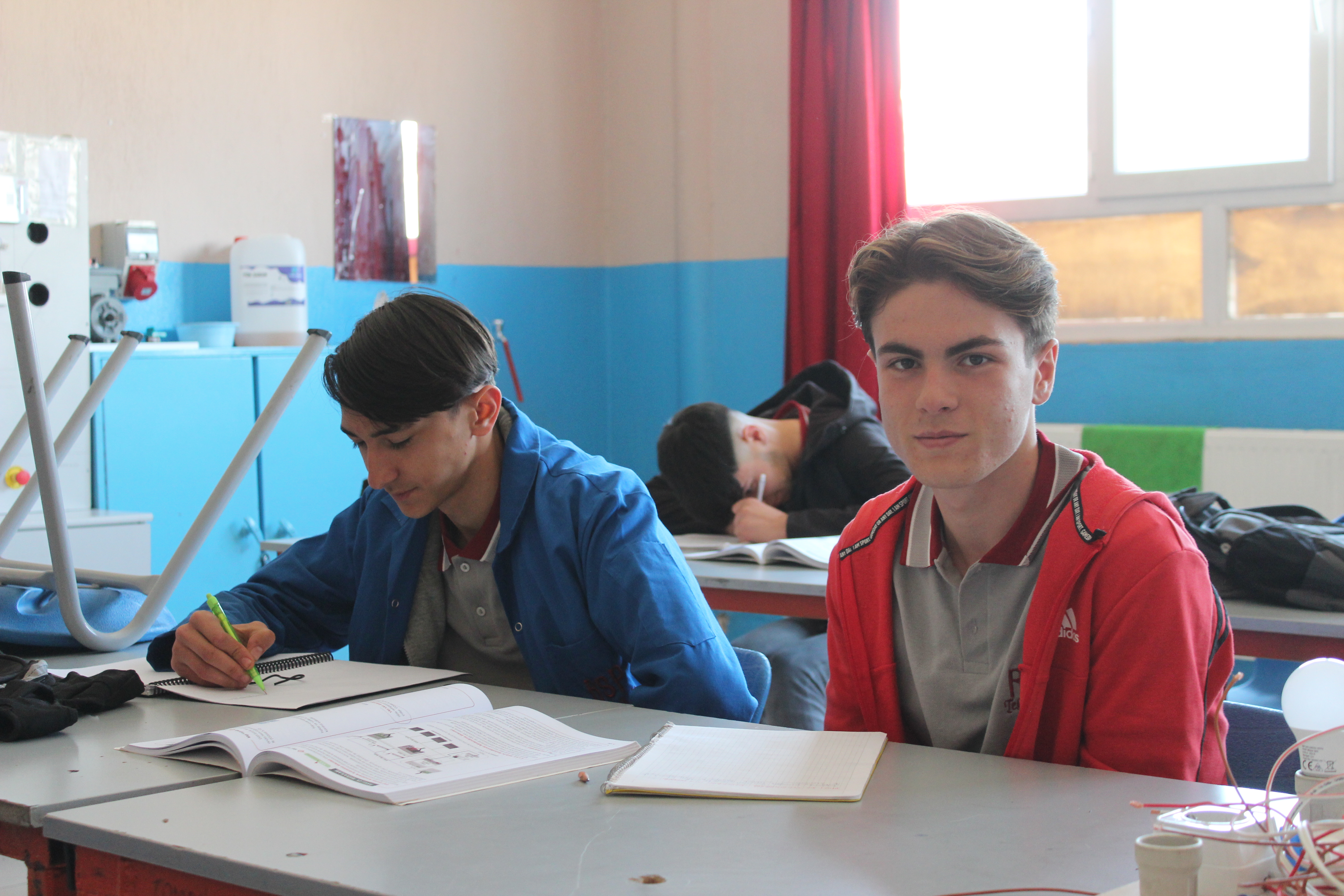 "Öğrencilerimizi bir mühendis gibi yetiştiriyoruz"