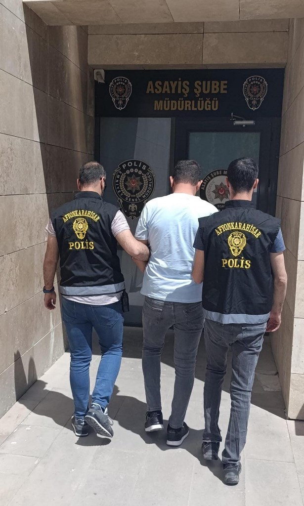 TRAFİK GÜVENLİĞİNİ TEHLİKEYE SOKMA SUÇUNDAN ARANIYORDU
