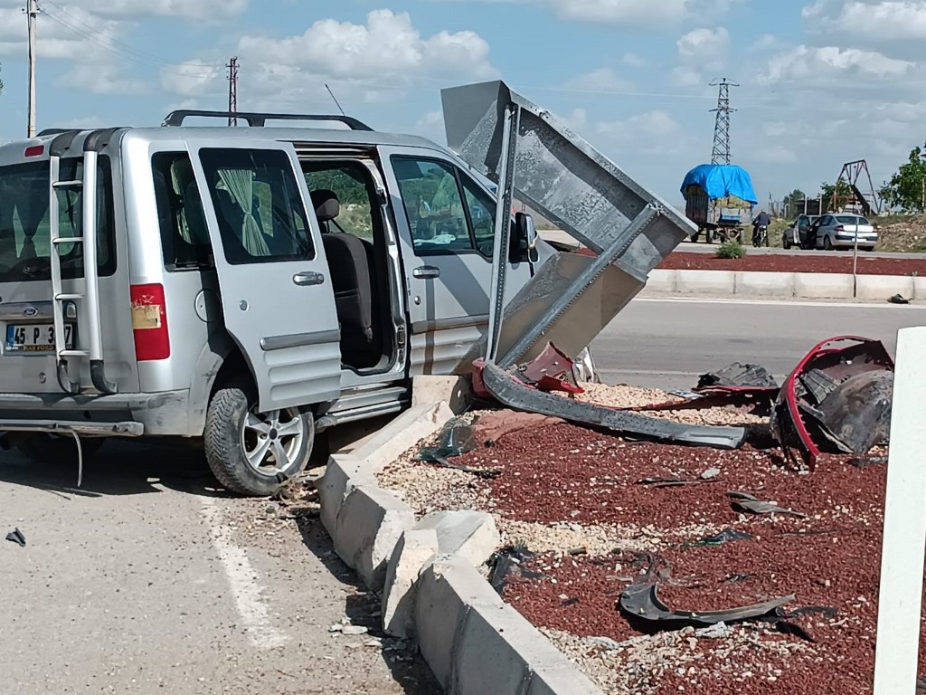 ŞUHUT'TA OTOMOBİL TAKLA ATTI