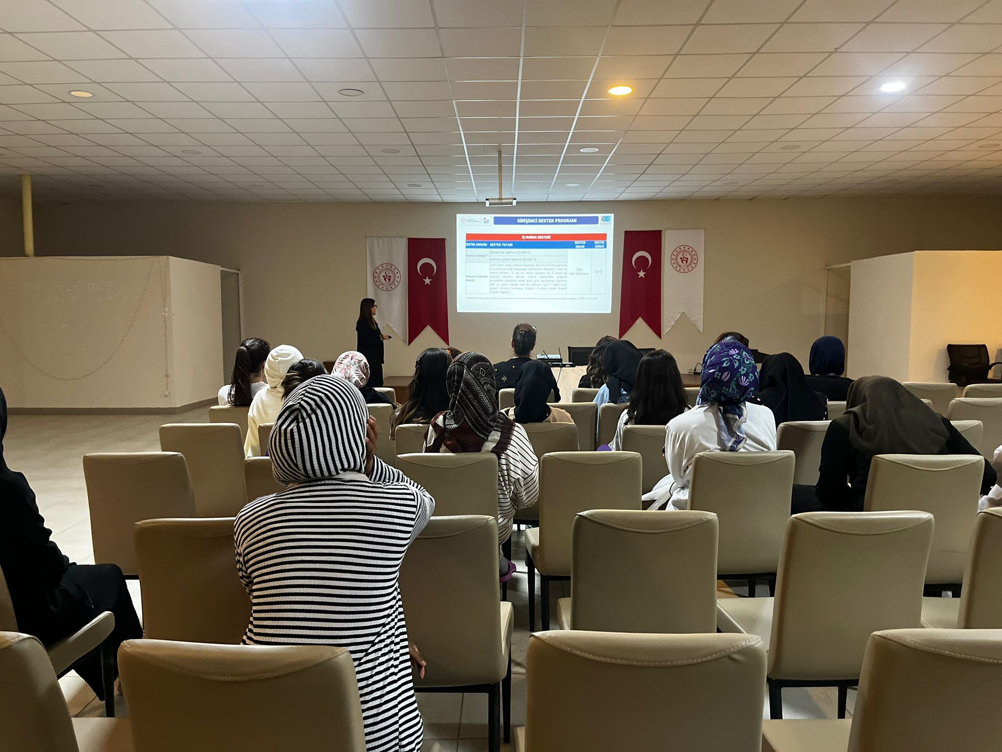 Afyon'da Gençlere Yönelik KOSGEB Girişimcilik Seminerleri Düzenliyor