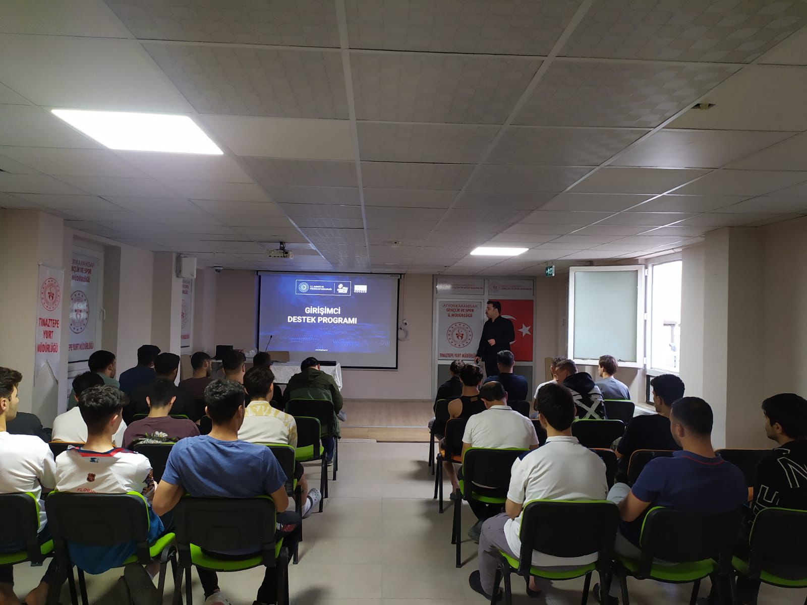 Afyon'da Gençlere Yönelik KOSGEB Girişimcilik Seminerleri Düzenliyor