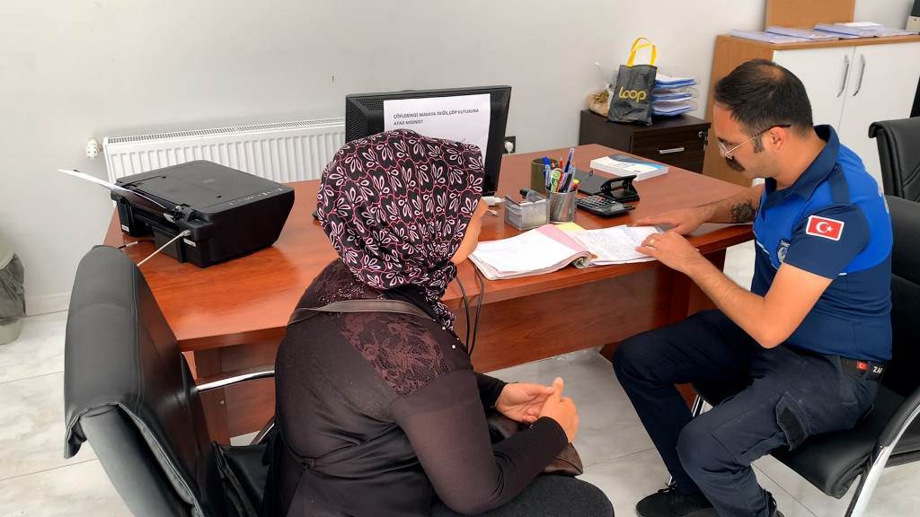 DİLENCİLER SUÇÜSTÜ YAKALANDI