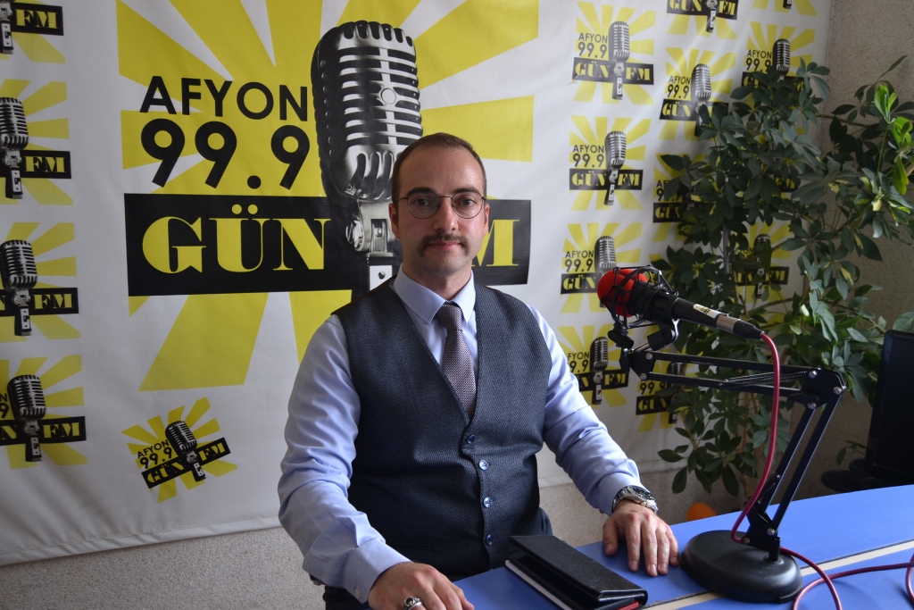 "KARŞILAŞTIRMALI BAKIŞ AÇISI SUNUYORUZ"