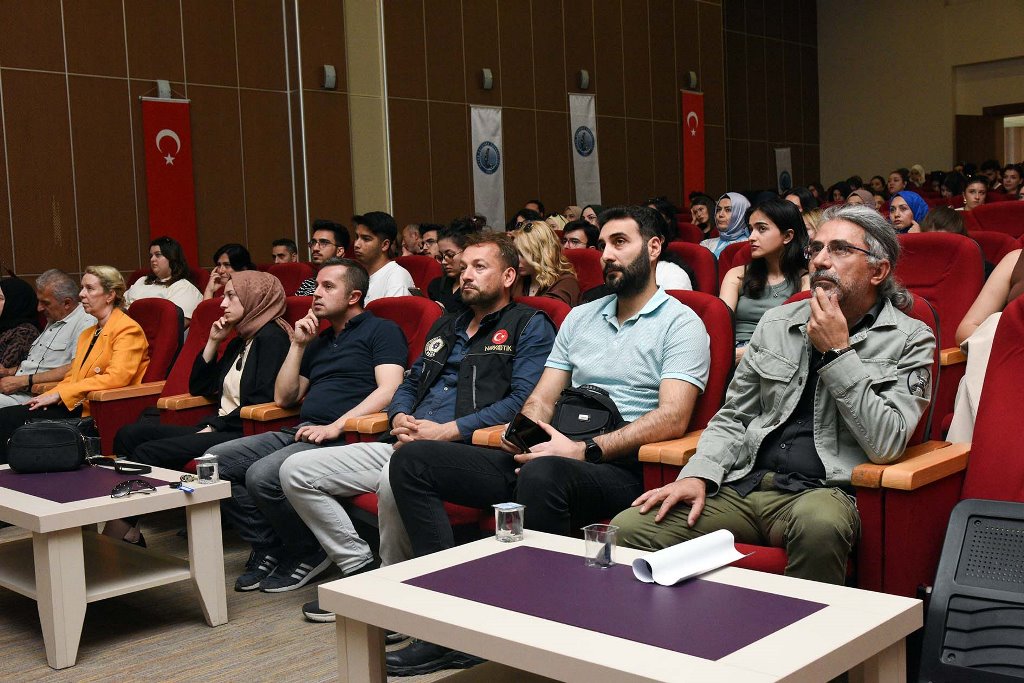 "BAĞIMLILIKLA MÜCADELE" KONFERANSI DÜZENLENDİ