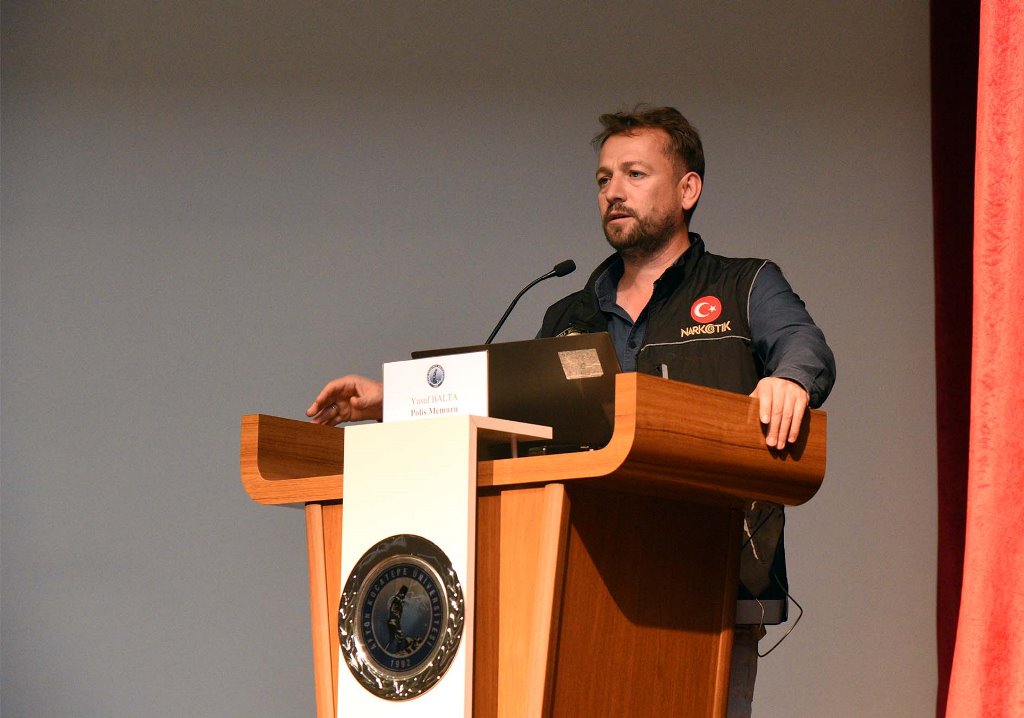 "BAĞIMLILIKLA MÜCADELE" KONFERANSI DÜZENLENDİ