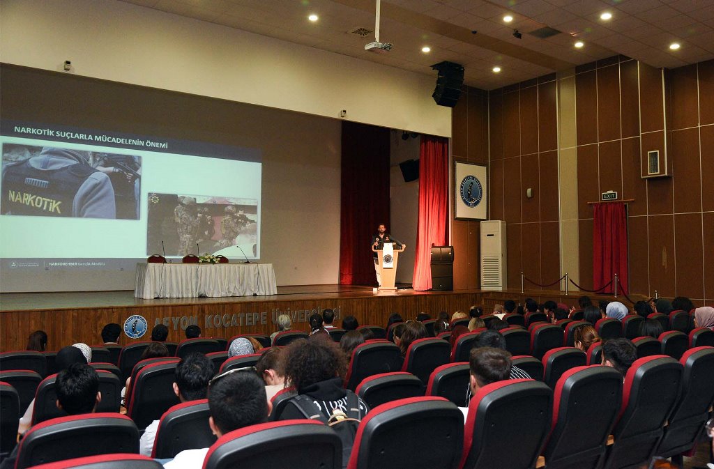 "BAĞIMLILIKLA MÜCADELE" KONFERANSI DÜZENLENDİ