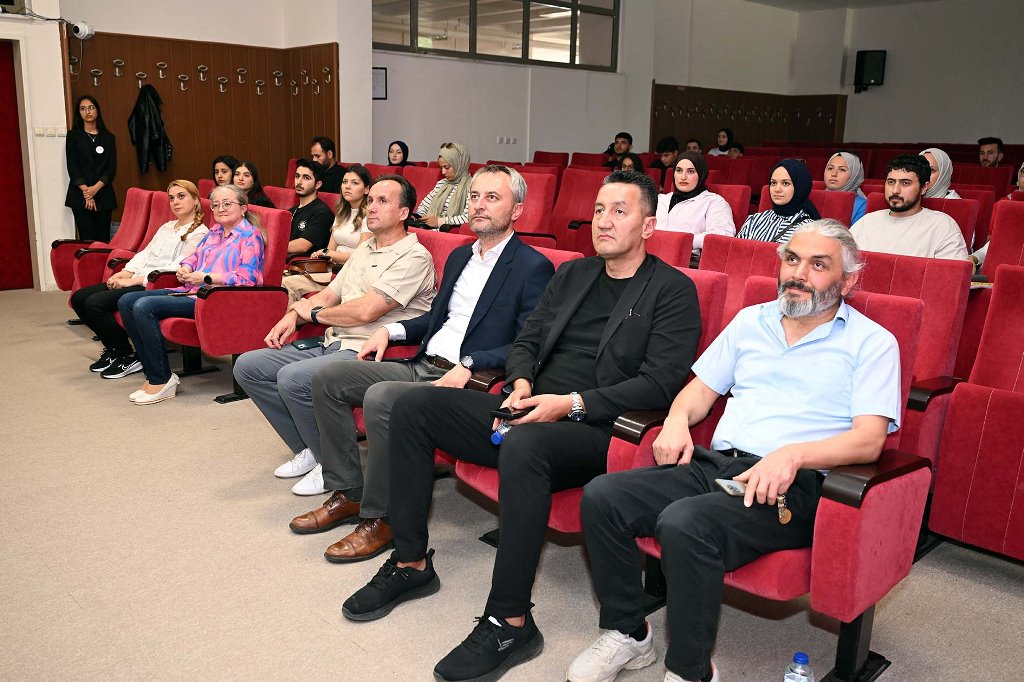 İİBF'DE "MEZUNLARLA KARİYER SÖYLEŞİSİ" DEVAM EDİYOR