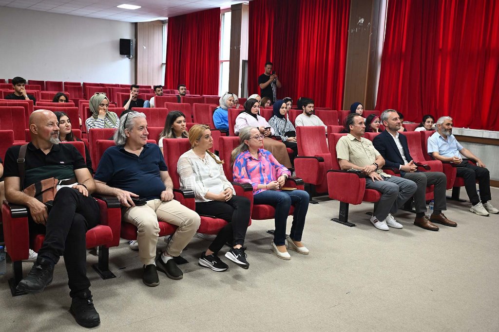 İİBF'DE "MEZUNLARLA KARİYER SÖYLEŞİSİ" DEVAM EDİYOR