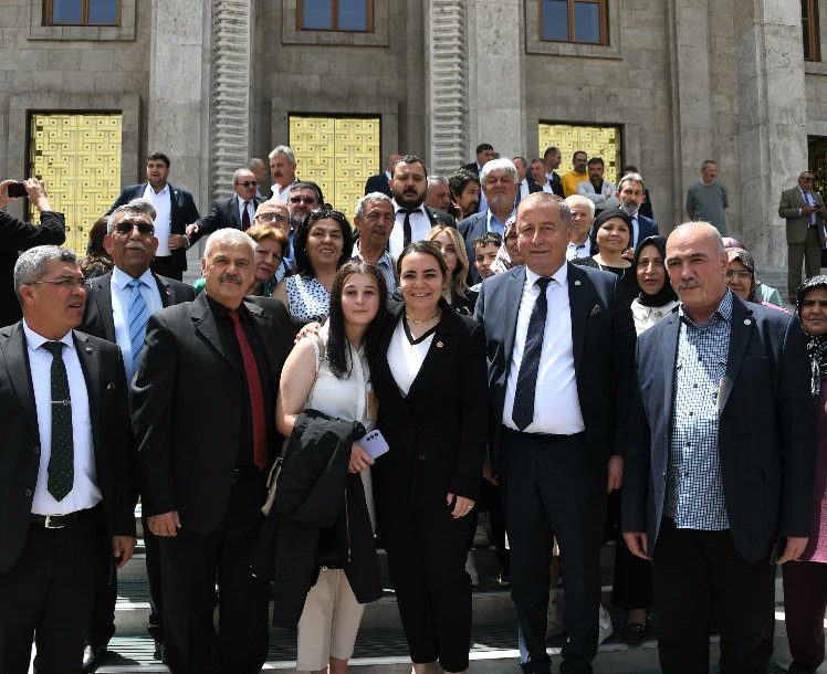 İYİ Partili Olgun TBMM'de Misafirlerini Ağırladı