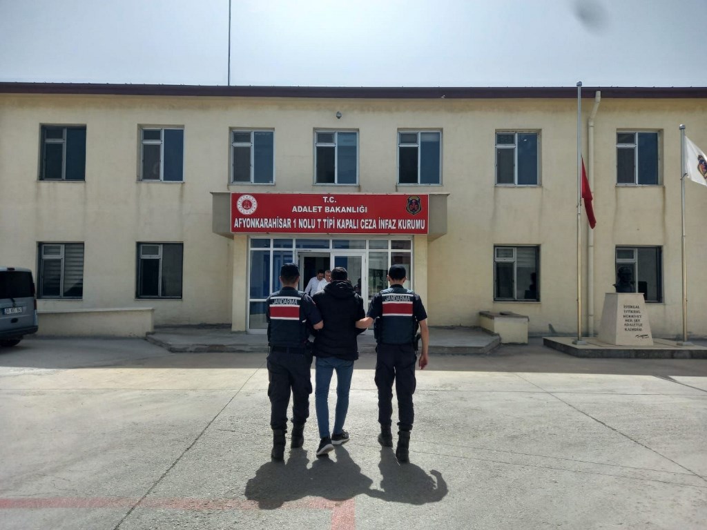 4 YIL 4 AY 15 GÜN HAPİS CEZASI İLE ARANIYORDU!