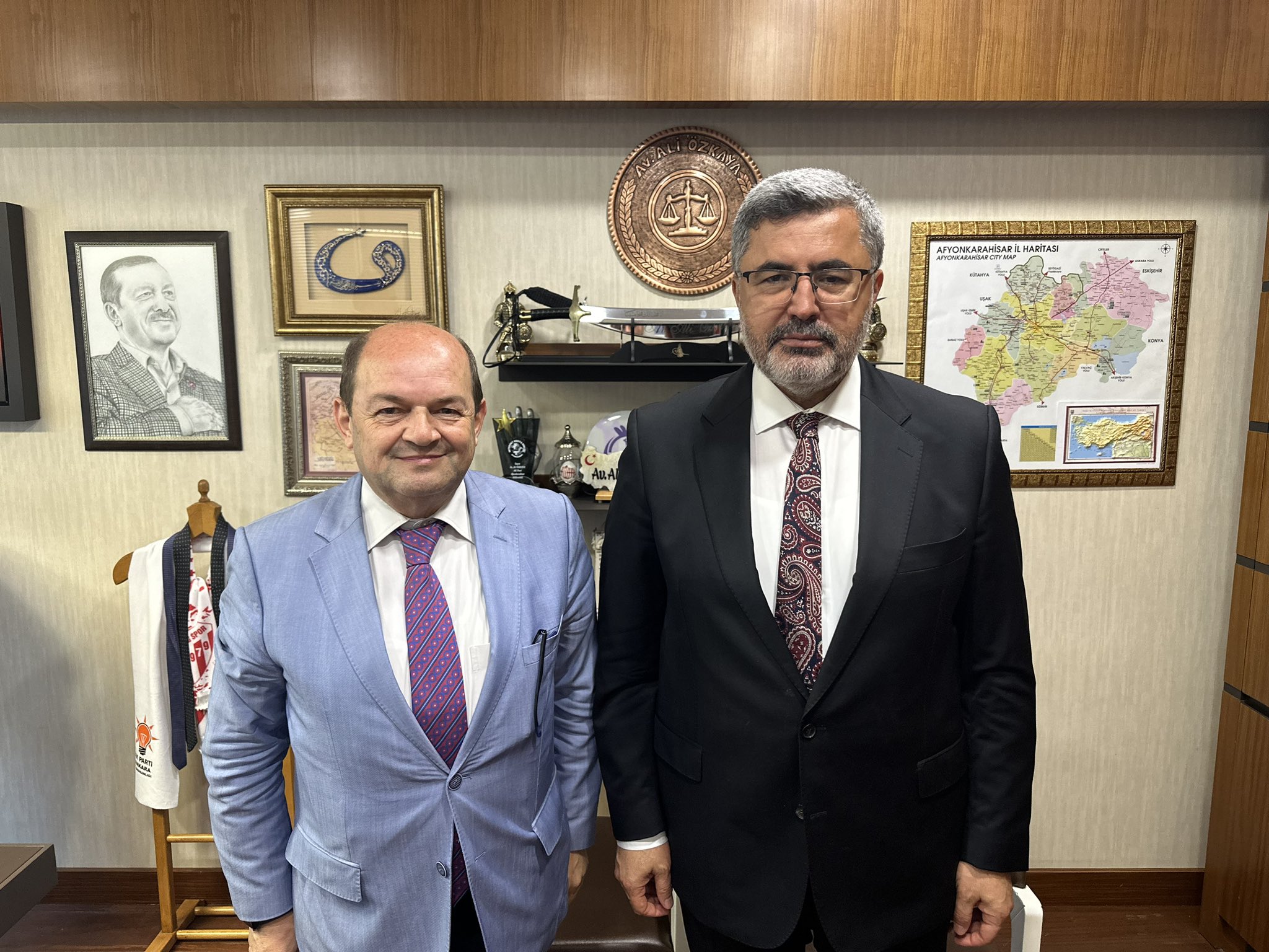 Duayen Gazeteci Güzbey Vekil Özkaya'yı Ziyaret Etti