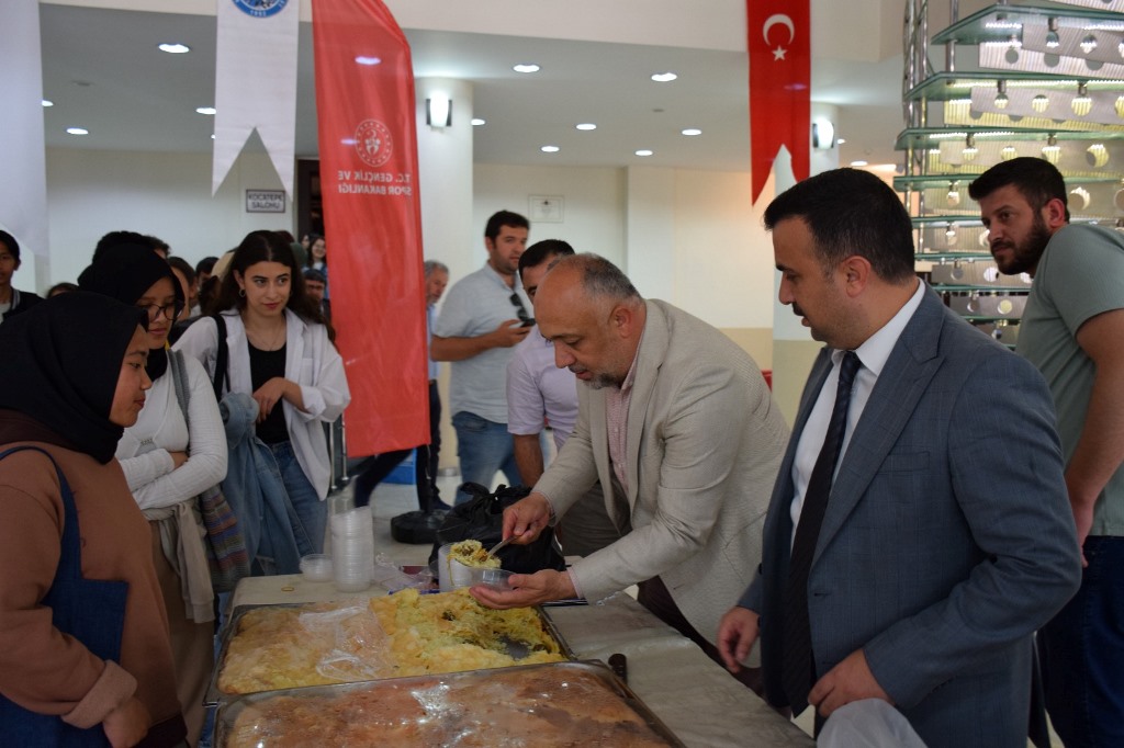 AKÜ VE AFSÜ'DE AZERBAYCAN KÜLTÜRÜ TANITILDI