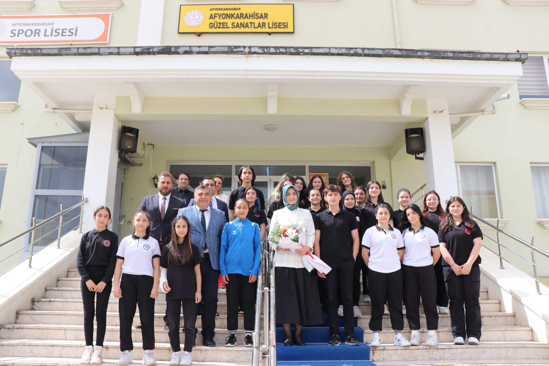 Vali Yiğitbaşı Afyonkarahisar Güzel Sanatlar Lisesi'ni Ziyaret Etti
