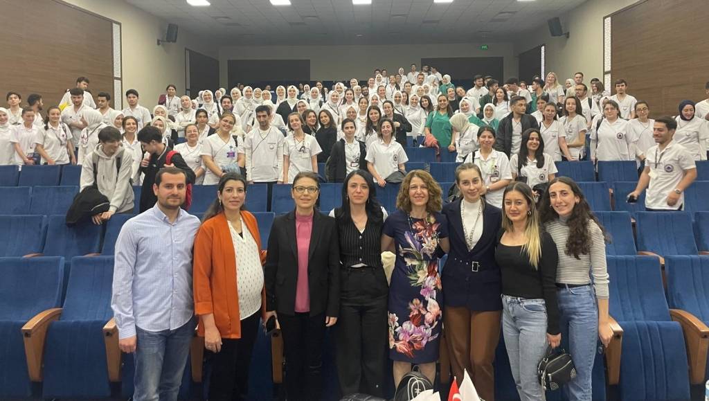 Hemşirelik Bölümü Mezunları Tecrübelerini Anlattı