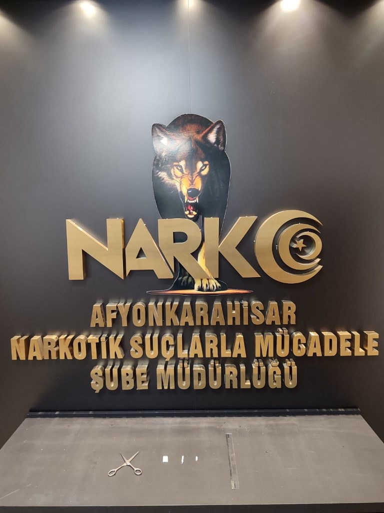 AFYON'DA DOLMUŞ ŞOFÖRÜ UYUŞTURUCU SATARKEN YAKALANDI