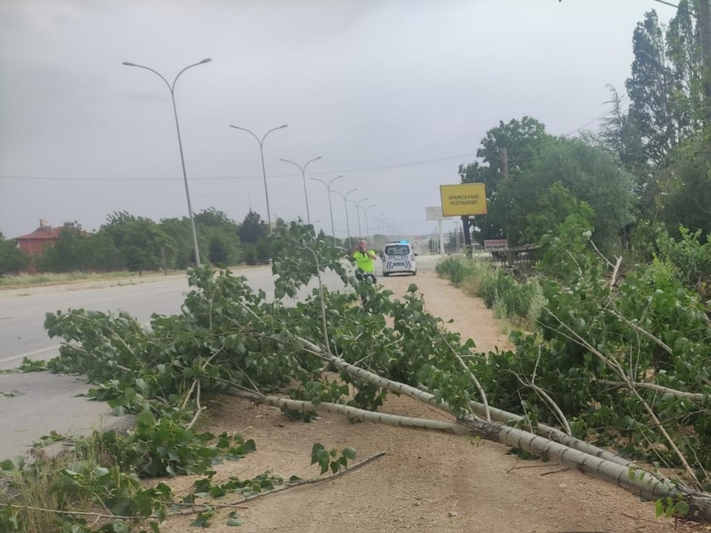 AFYON'DA HAVA ŞARTLARI HAYATI OLUMSUZ ETKİLEDİ