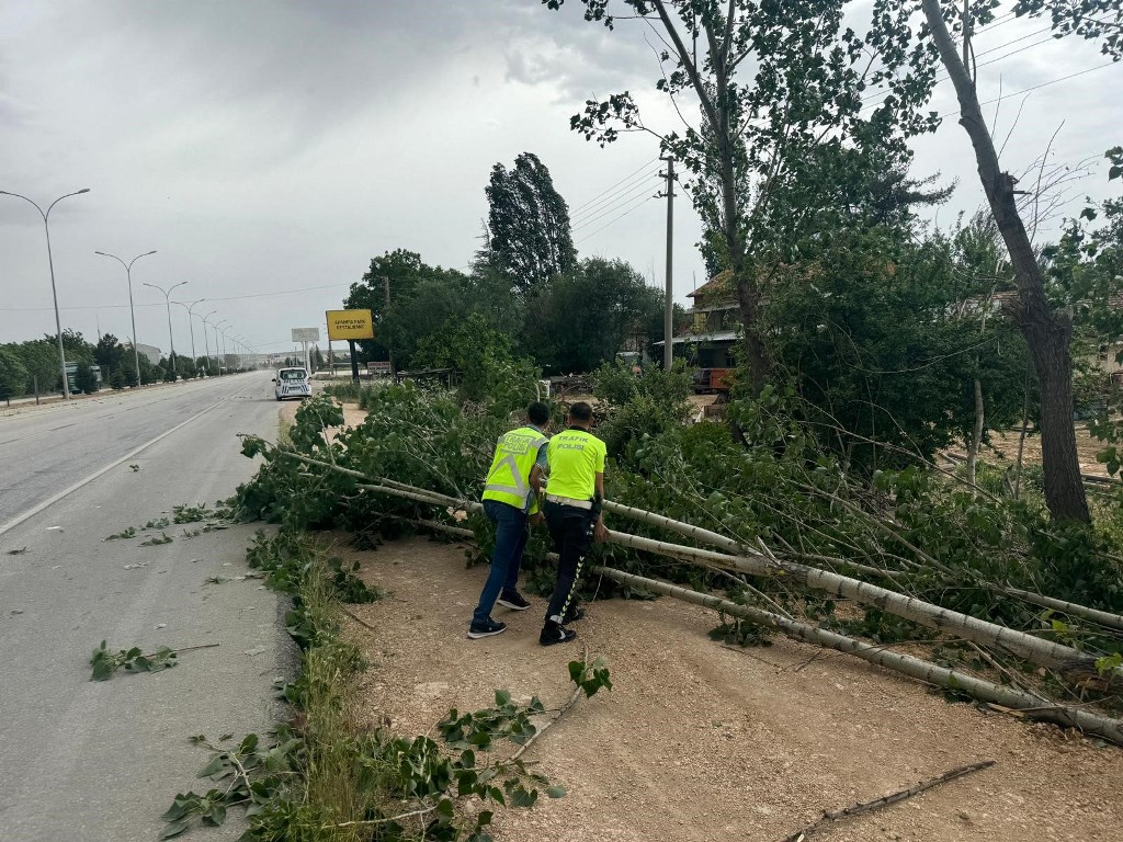 AFYON'DA HAVA ŞARTLARI HAYATI OLUMSUZ ETKİLEDİ
