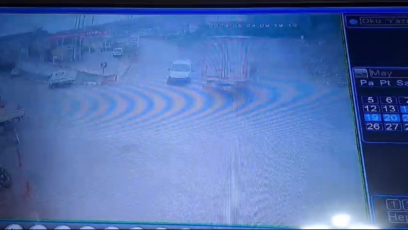 TIRIN DORSESİ OTOMOBİLE TOKAT GİBİ ÇARPTI