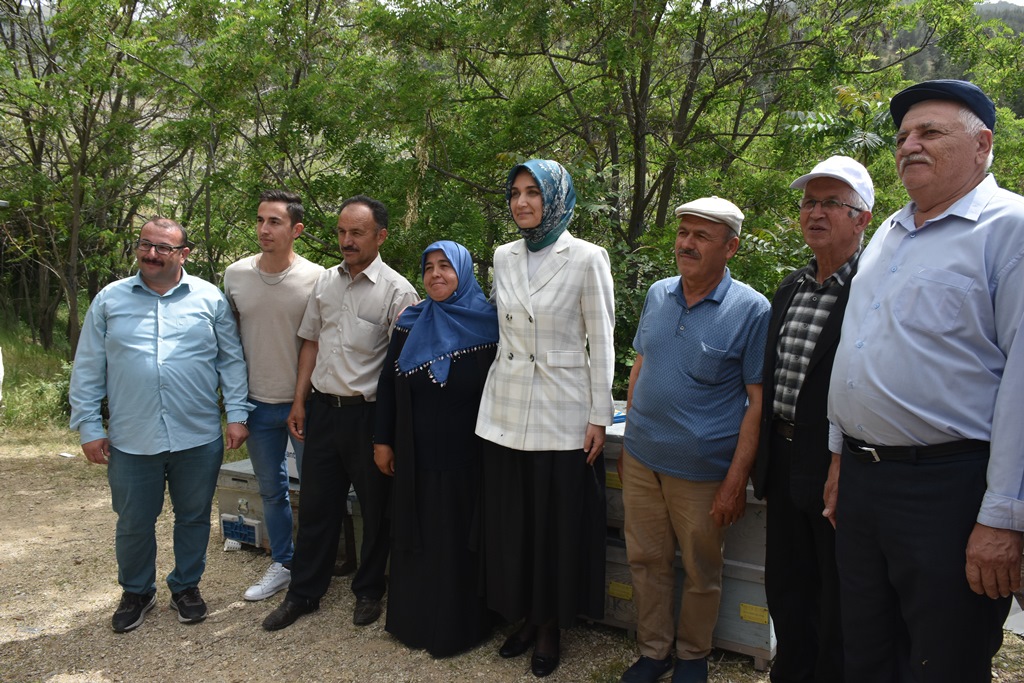 AFYON'DA 240 ARICIYA İLAÇ DAĞITIMI YAPILDI