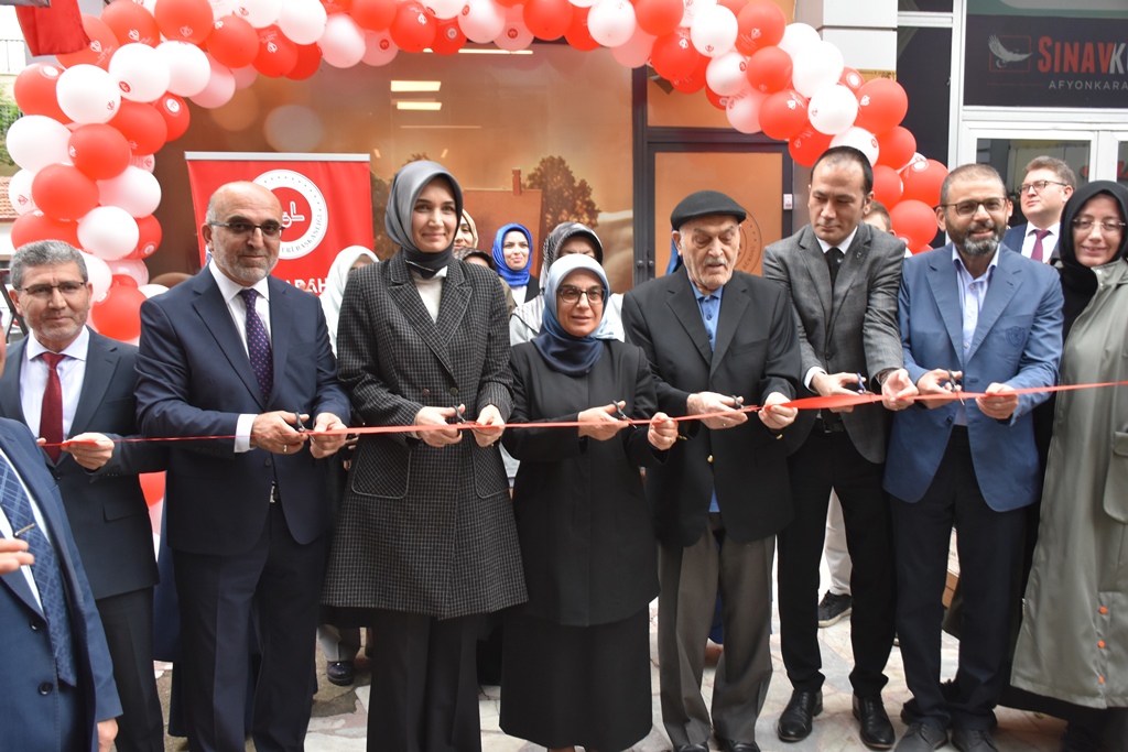 AFYONKARAHİSAR'DA "AİLE VE DİNİ REHBERLİK MERKEZİ" AÇILDI