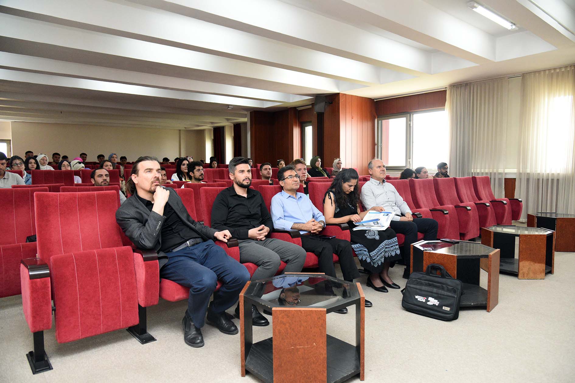 “Kocatepe Tarih Mezunları Öğrencilerimizle Buluşuyor”: Fen Edebiyat Fakültesi Tarih Bölüm Başkanlığı tarafından Etkinlik Düzenlendi