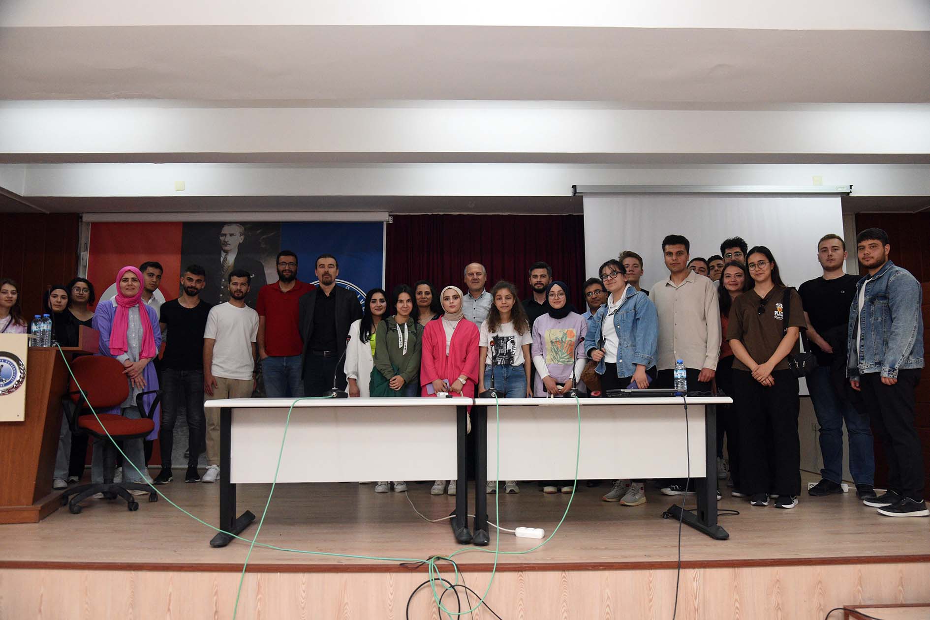 “Kocatepe Tarih Mezunları Öğrencilerimizle Buluşuyor”: Fen Edebiyat Fakültesi Tarih Bölüm Başkanlığı tarafından Etkinlik Düzenlendi
