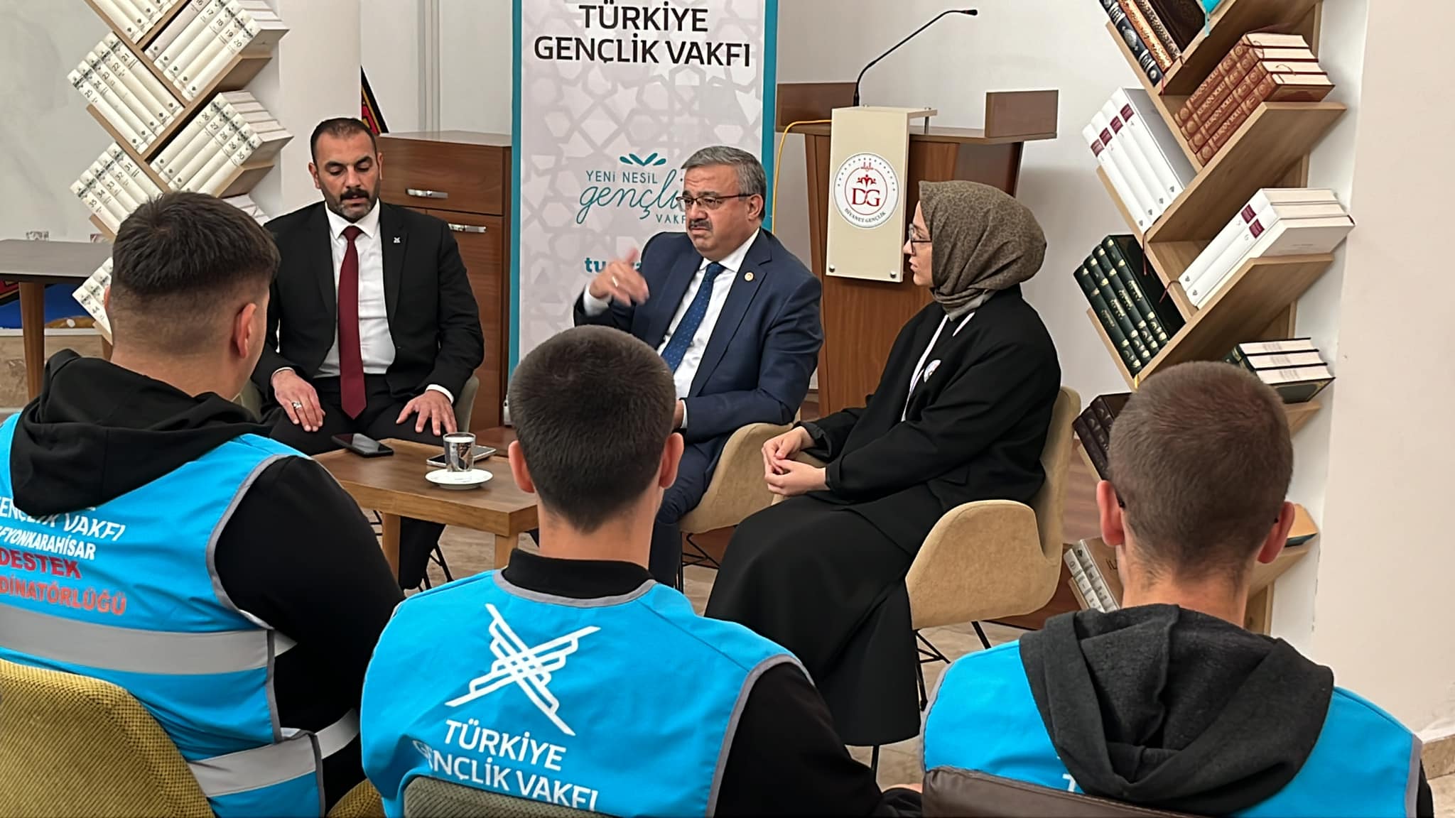 AK Partili Yurdunuseven TÜGVA'LI Gençlerle Buluştu