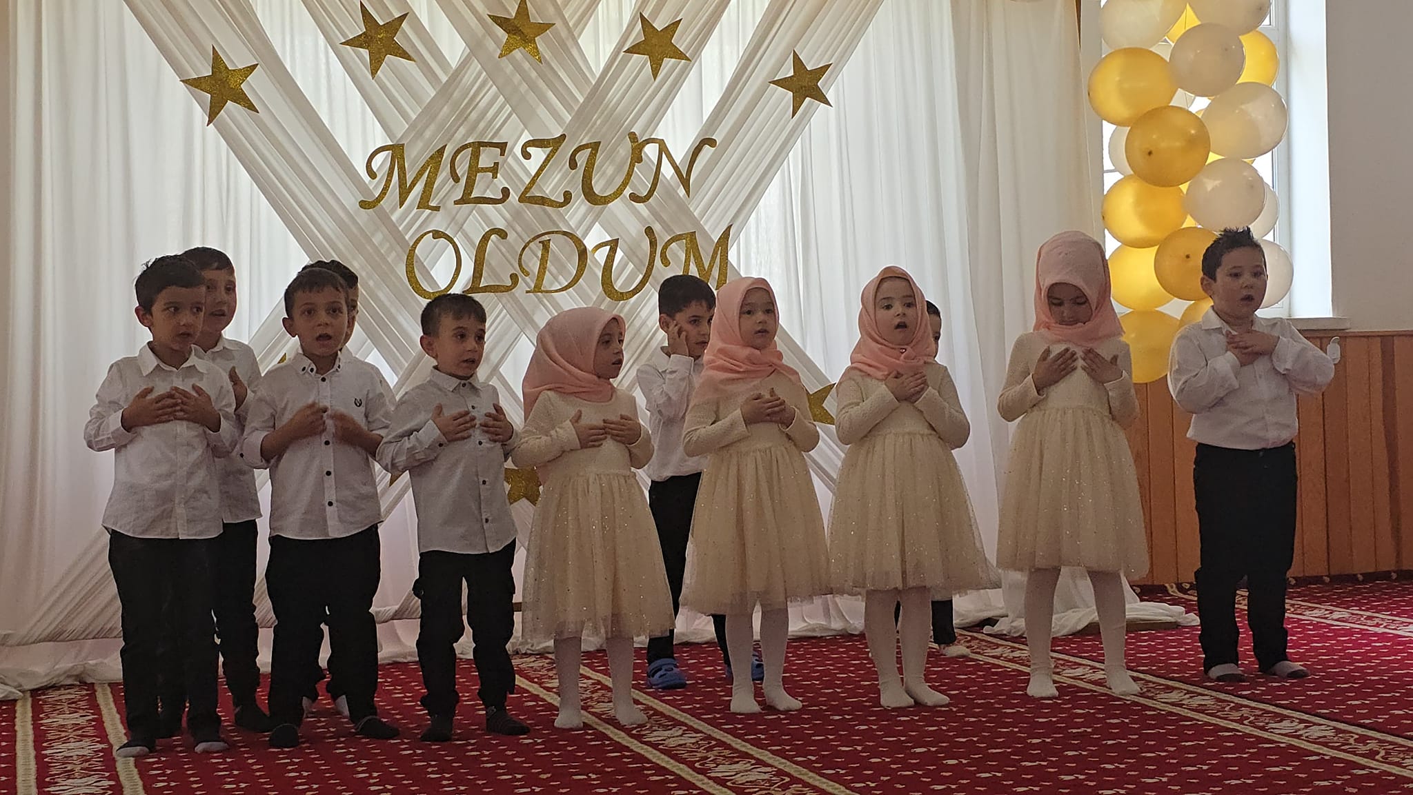 Dikilitaş Kur'an Kursu Minikleri Mezun Oldu