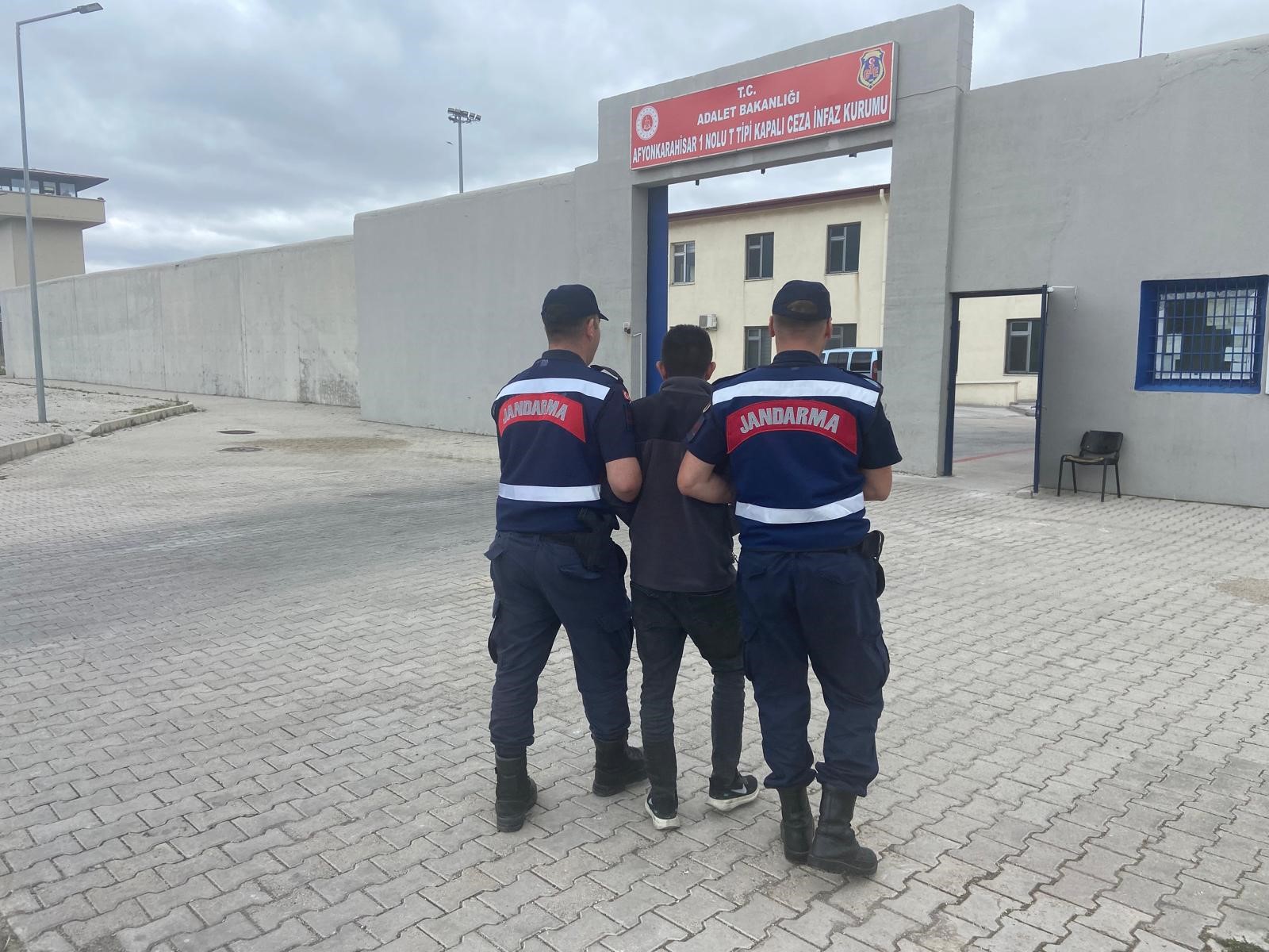 Uyuşturucu Suçlarından Aranıyorlardı: 2 şahıs jandarma takibi sonrasında yakalandı