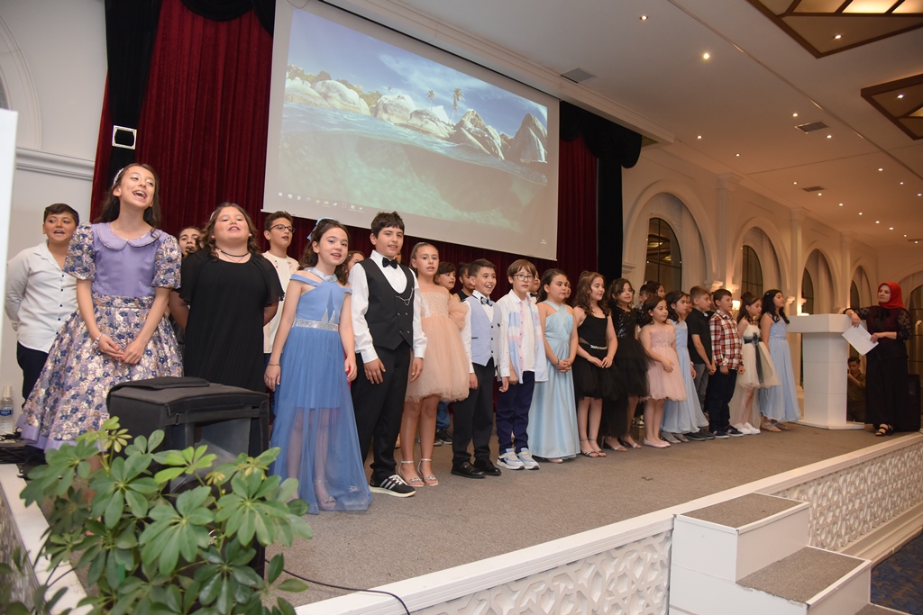 HOCA AHMET YESEVİ İLKOKULU ÖĞRENCİLERİ MEZUNİYET COŞKUSU YAŞADI