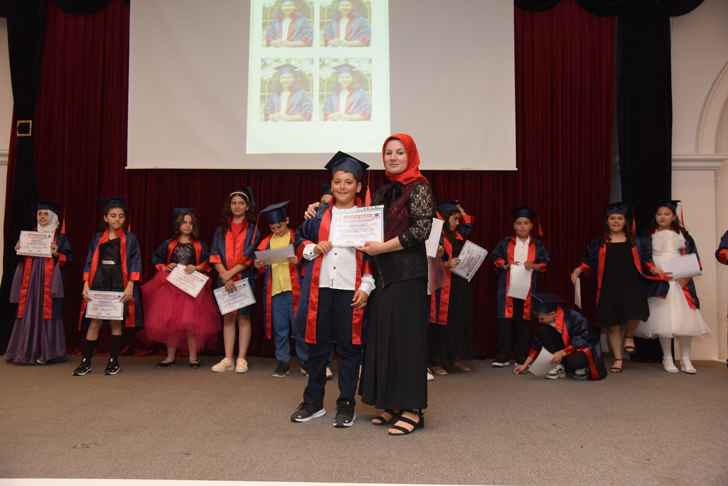 HOCA AHMET YESEVİ İLKOKULU ÖĞRENCİLERİ MEZUNİYET COŞKUSU YAŞADI