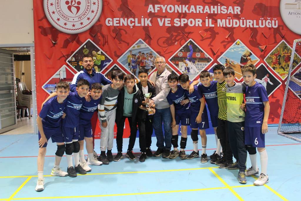 MİNİKLER HENTBOLDA AFYON GENÇLİK SPOR HÂKİMİYETİ