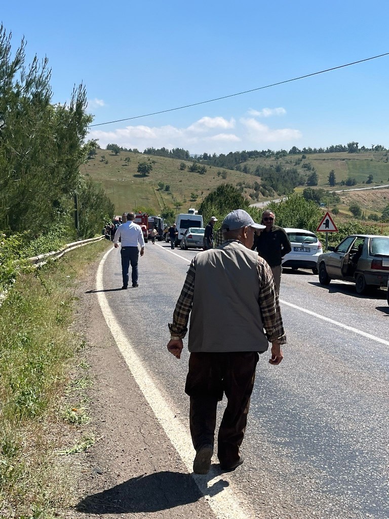 ARAÇ SÜRÜCÜSÜ YANARAK CAN VERDİ!