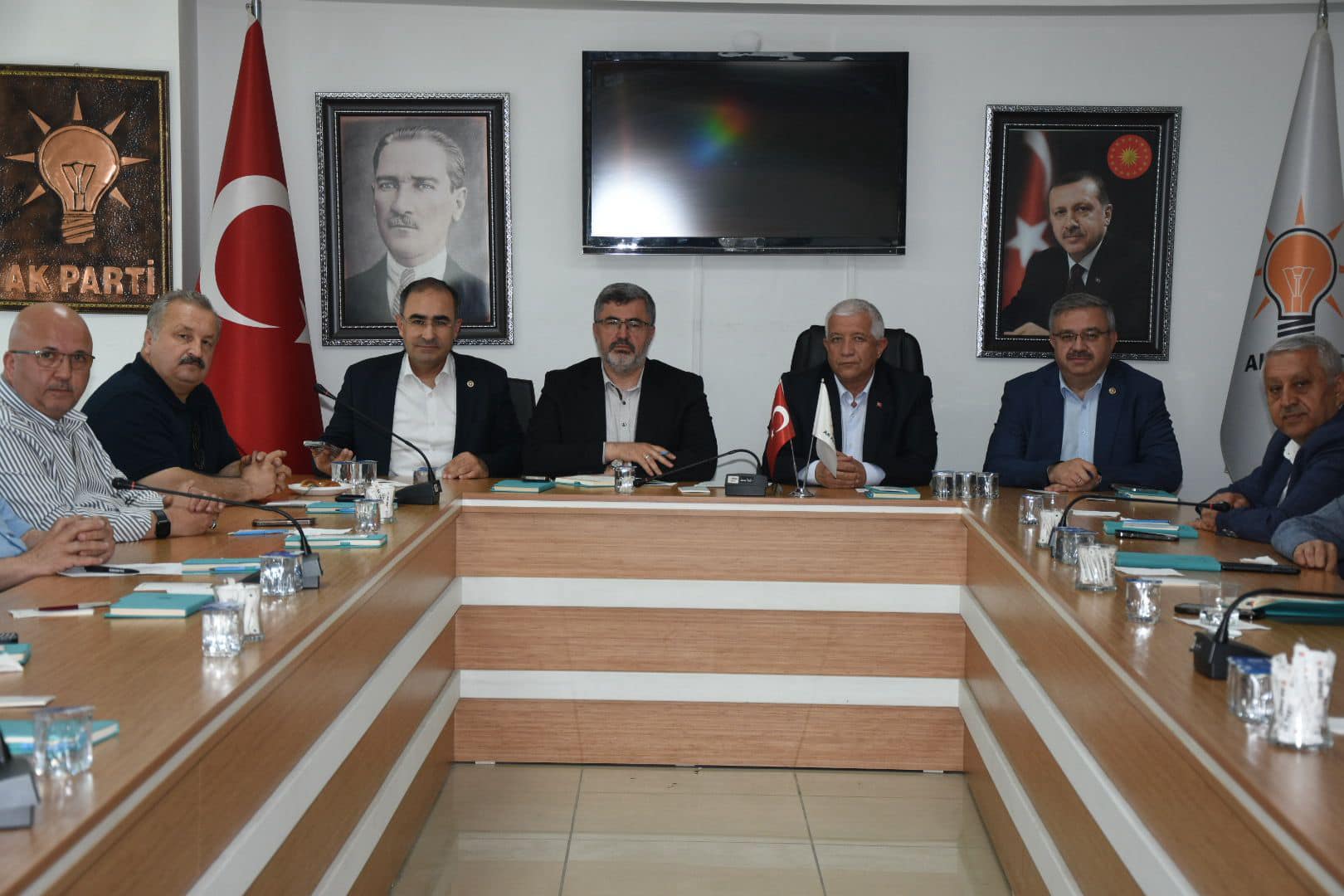 AK Parti ‘istişare’ için toplandı