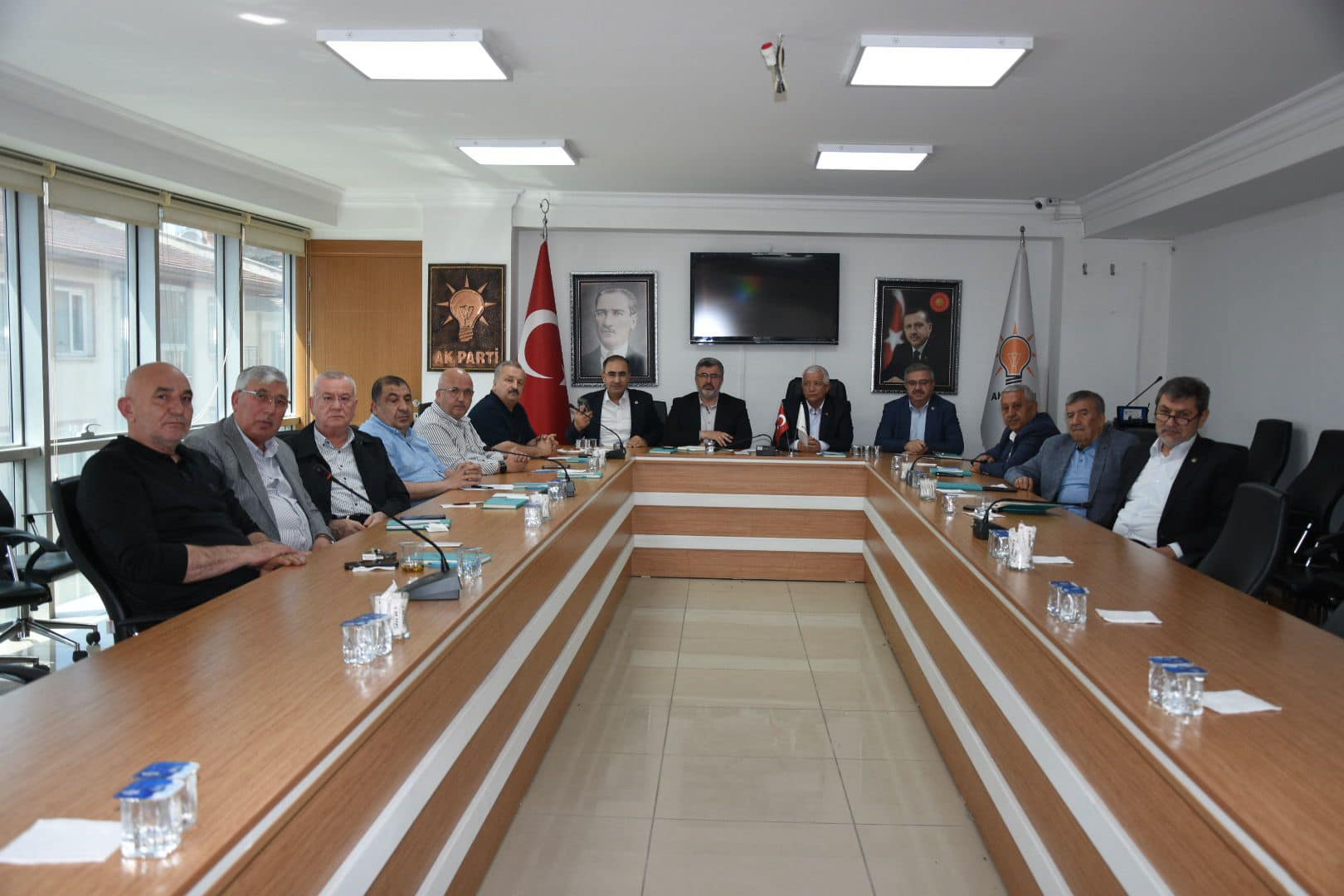 AK Parti ‘istişare’ için toplandı