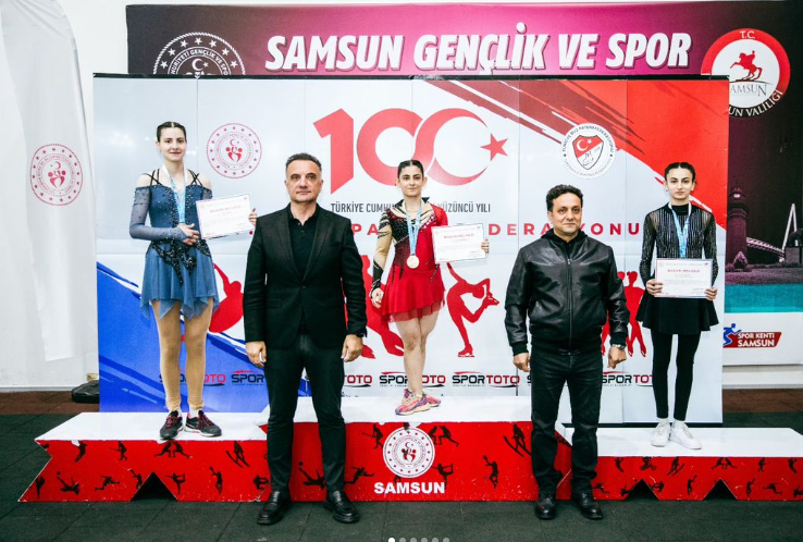 Artistik Buz Pateni Gençlik Kupası: Yeteneklerin dansı, muhteşem gösterilere sahne oldu!