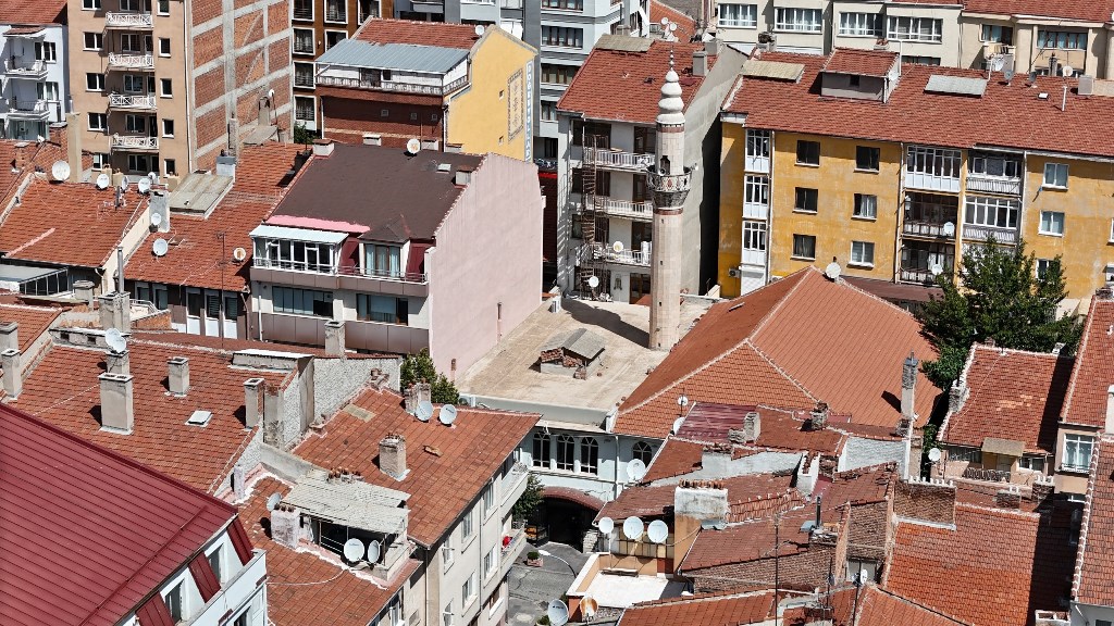 ÇAREYİ CEMAATTE ARADILAR