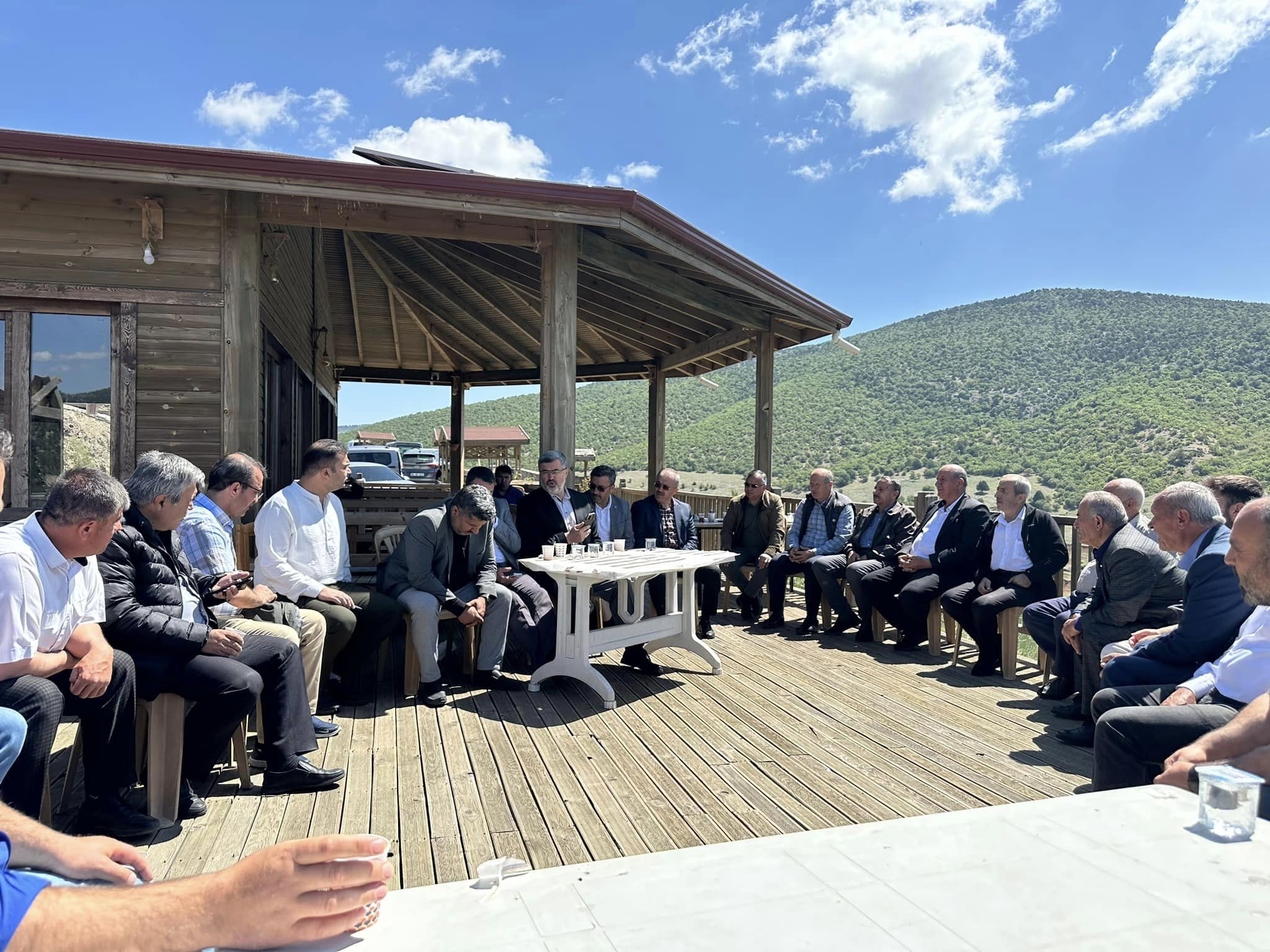 AK PARTİ HOCALAR İLÇESİNDE TEŞKİLATI İLE BİR ARAYA GELDİ