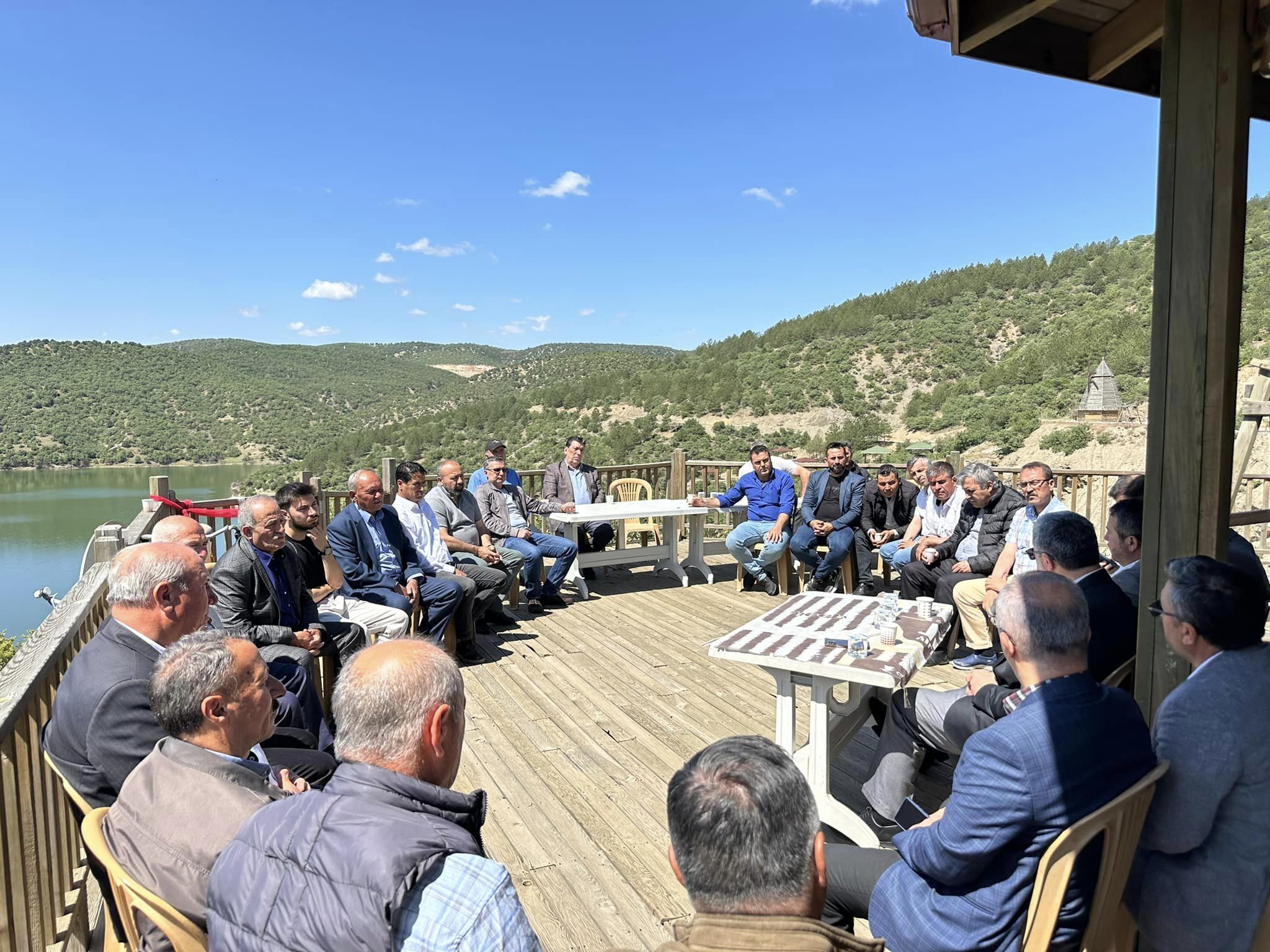 AK PARTİ HOCALAR İLÇESİNDE TEŞKİLATI İLE BİR ARAYA GELDİ